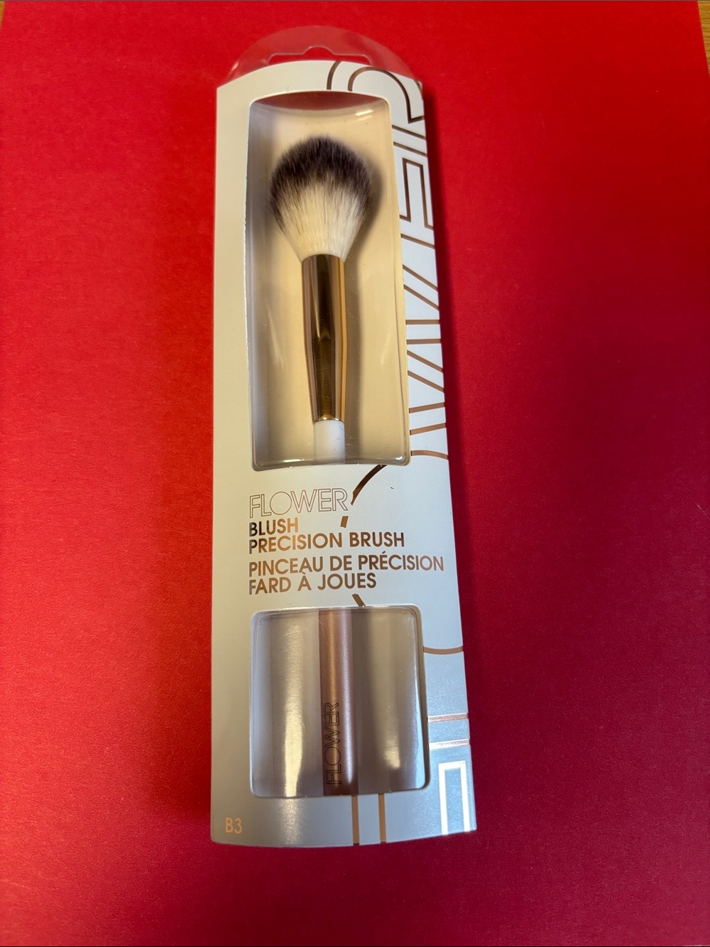 Flower Blush Precision Brush - White & Gold